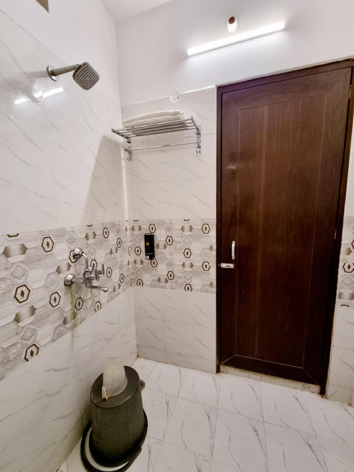 Holidayy Inn Allāhābād Junction エクステリア 写真