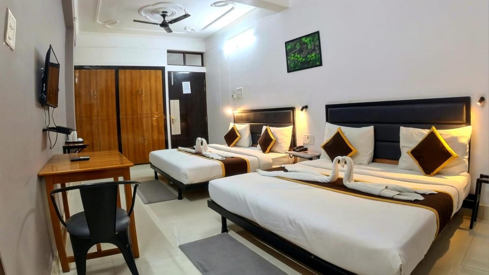Holidayy Inn Allāhābād Junction エクステリア 写真