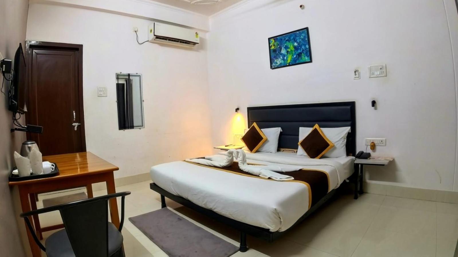 Holidayy Inn Allāhābād Junction エクステリア 写真
