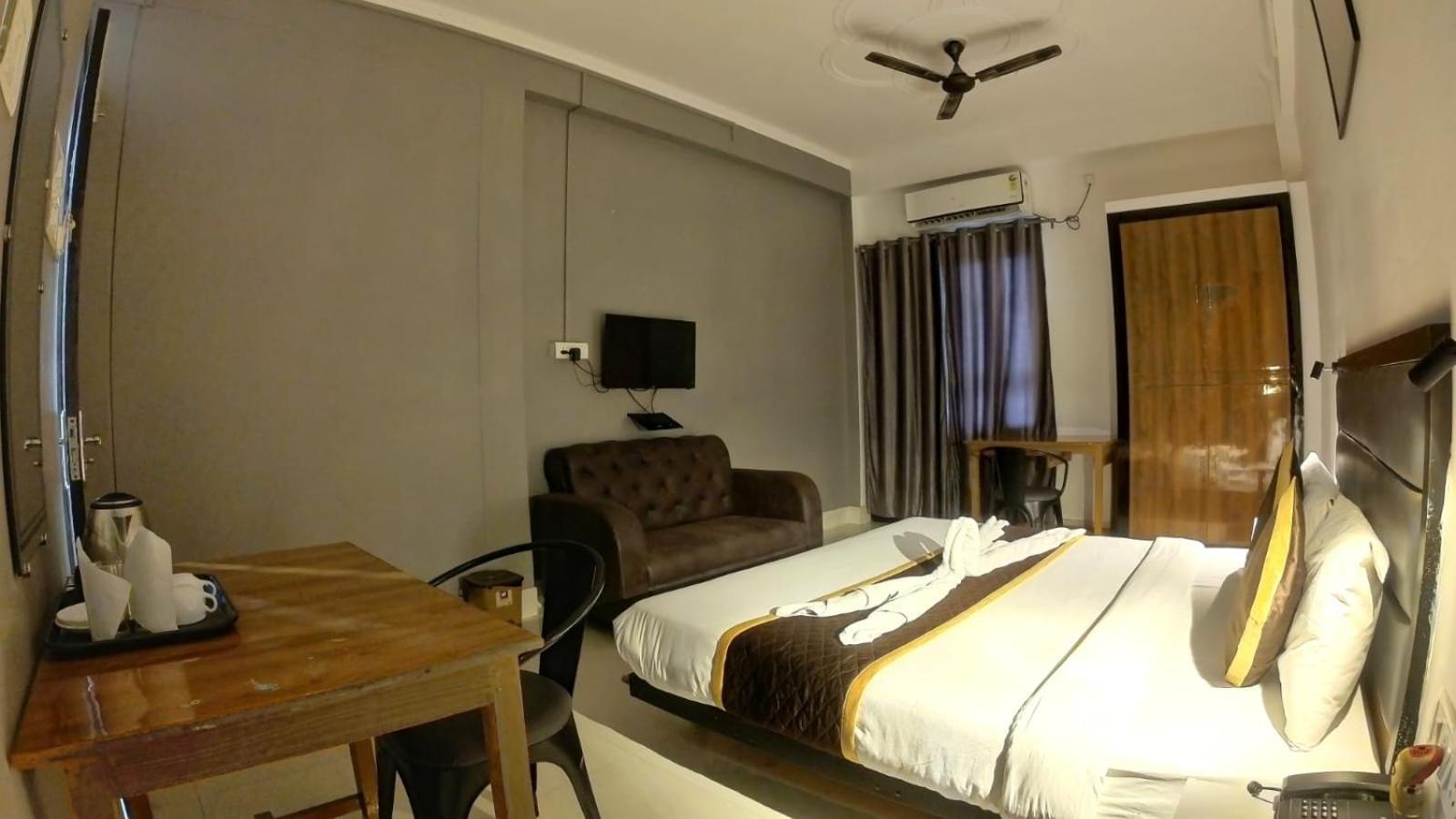 Holidayy Inn Allāhābād Junction エクステリア 写真